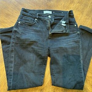 The black denim jeans everyone needs!